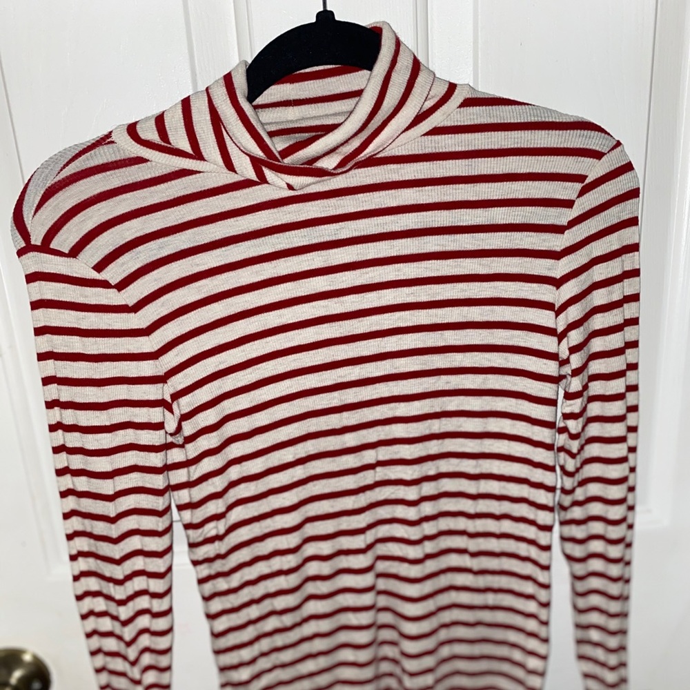 Long sleeve, red & white - neck hugger